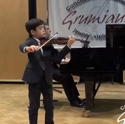 Kai Gergov（8岁）演奏伯姆《引子与波罗乃兹》